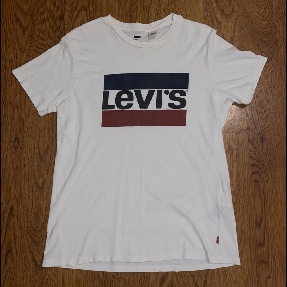 White Levi’s T-Shirt